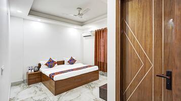 Egyptian cotton sheets, premium bedding, in-room safe, free WiFi