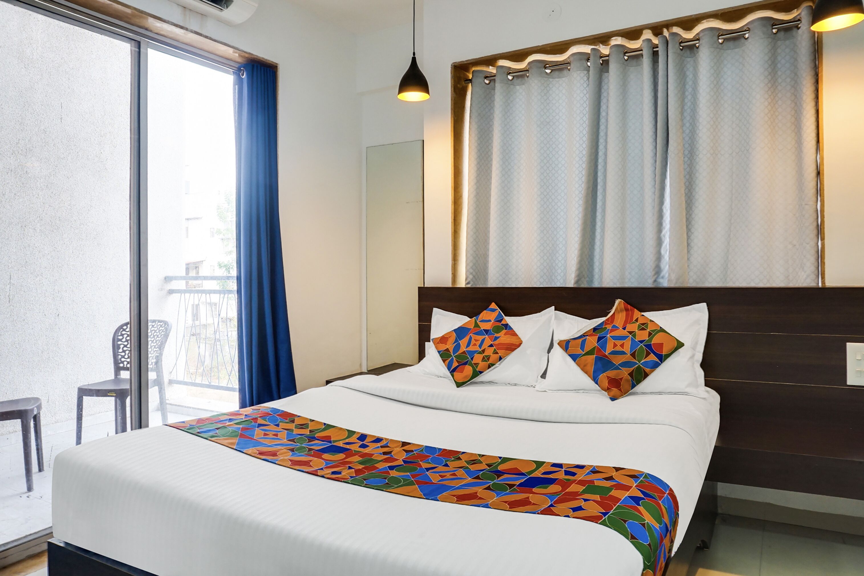 Egyptian cotton sheets, premium bedding, in-room safe, free WiFi