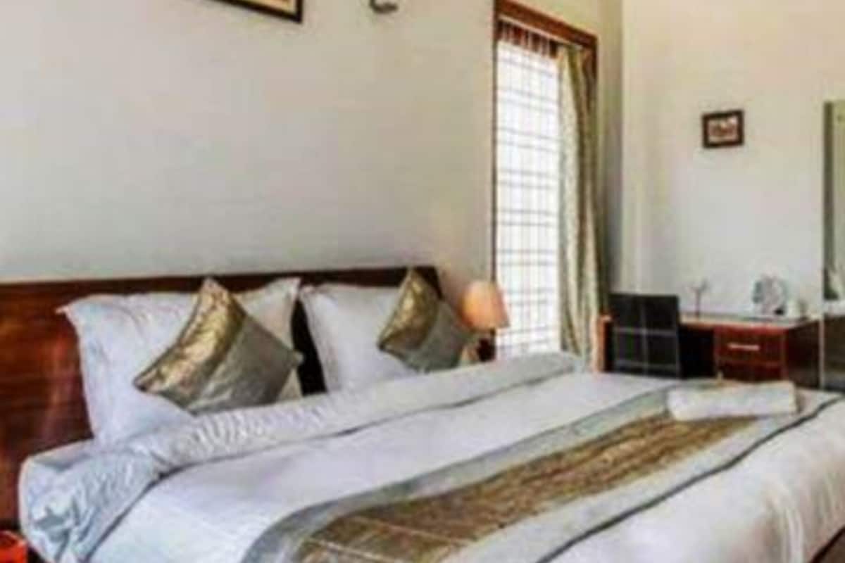 Egyptian cotton sheets, premium bedding, in-room safe, free WiFi