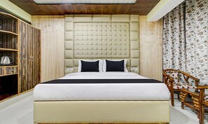 Egyptian cotton sheets, premium bedding, in-room safe, free WiFi - Fabhotel Prime Grand Ali (Srinagar)