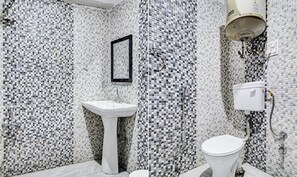 Shower, rainfall showerhead, free toiletries, towels - Fabhotel Prime Grand Ali (Srinagar)