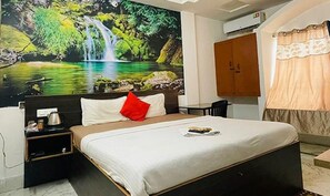 Deluxe kamer | Lakens van Egyptisch katoen, luxe beddengoed, een kluis op de kamer