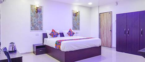 Egyptian cotton sheets, premium bedding, in-room safe, free WiFi