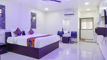 Deluxe Room | Egyptian cotton sheets, premium bedding, in-room safe, free WiFi