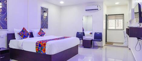 Deluxe Room | Egyptian cotton sheets, premium bedding, in-room safe, free WiFi