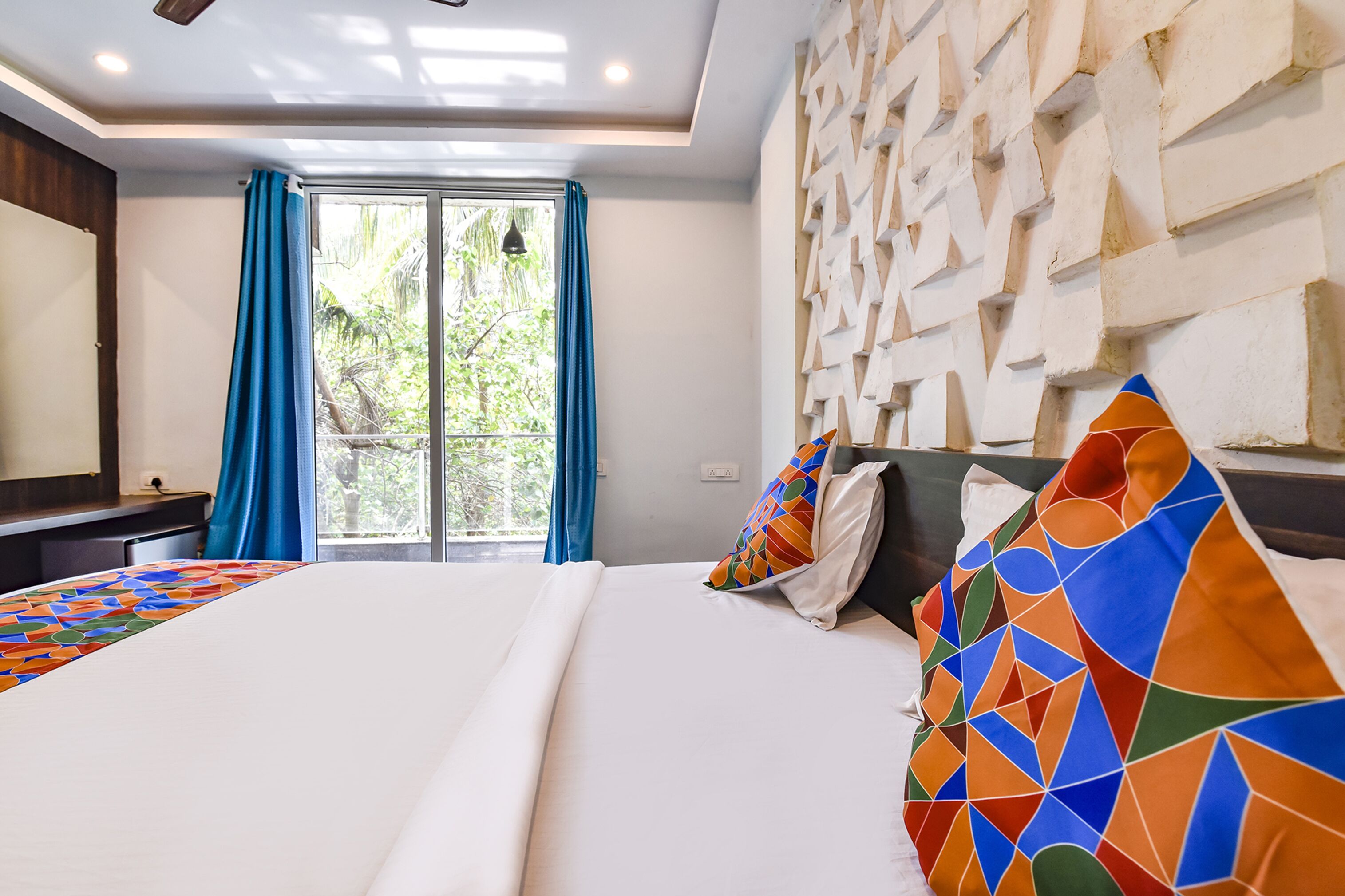 Egyptian cotton sheets, premium bedding, in-room safe, free WiFi