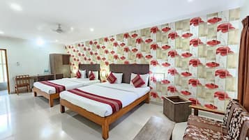 Egyptian cotton sheets, premium bedding, in-room safe, free WiFi