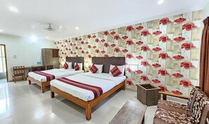 Egyptian cotton sheets, premium bedding, in-room safe, free WiFi - Fabhotel Prime Ministers Kourt (Somvarpet)