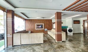 Reception - Fabhotel Prime Ministers Kourt (Somvarpet)