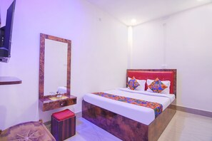 Deluxe Room | Egyptian cotton sheets, premium bedding, in-room safe, free WiFi - Fabexpress Vedika (Kolkata)