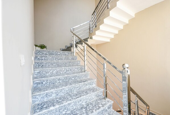 Staircase - Fabhotel Mountain Inn (Kharar)