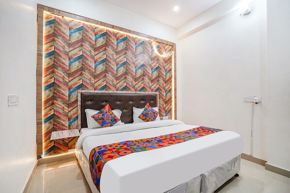 Egyptian cotton sheets, premium bedding, in-room safe - Fabhotel Siya Bihari (Faizabad)
