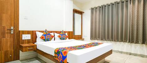 Egyptian cotton sheets, premium bedding, in-room safe, free WiFi