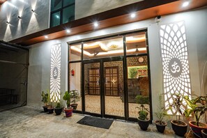 Property entrance - Fabhotel Shree Mahidev Palace (Faizabad)