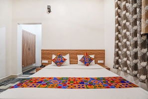 Egyptian cotton sheets, premium bedding, in-room safe, free WiFi - Fabhotel Shree Mahidev Palace (Faizabad)