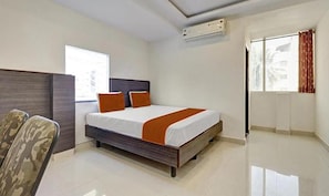 Deluxe Room | Egyptian cotton sheets, premium bedding, in-room safe, free WiFi - Fabhotel The Cute (Bengaluru)