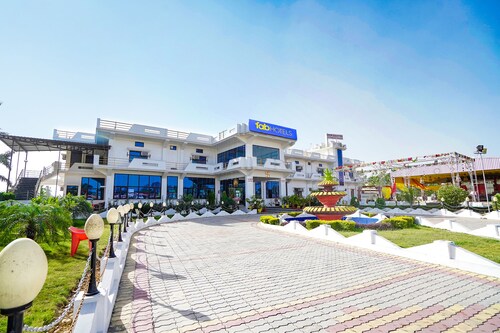 FabExpress Savitri Resort