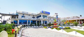 FabExpress Savitri Resort