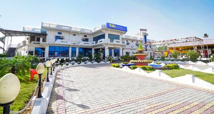 FabExpress Savitri Resort