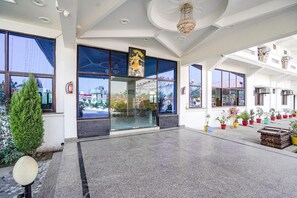 Property entrance - FabExpress Savitri Resort (Sohawal)
