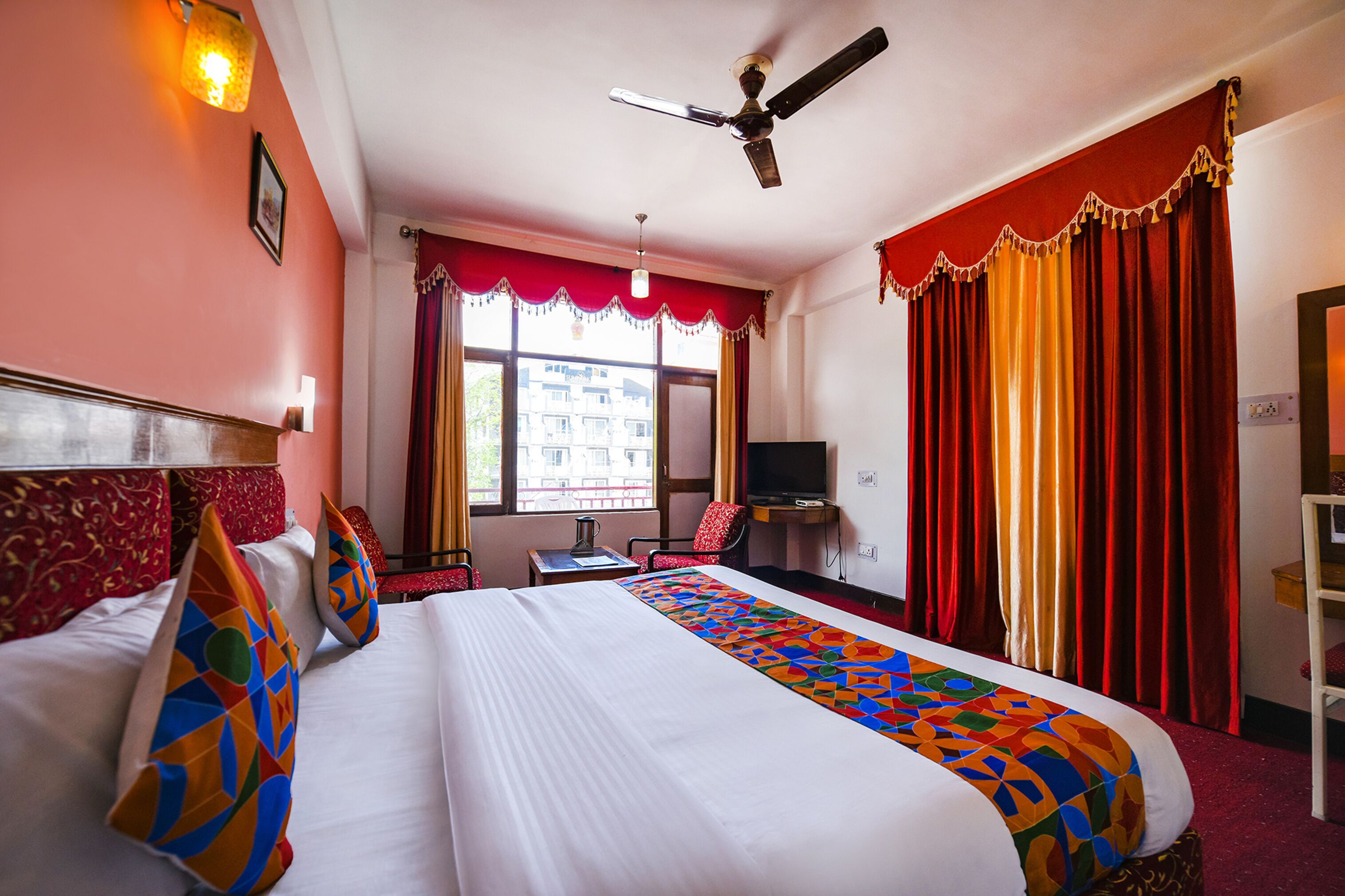 Egyptian cotton sheets, premium bedding, in-room safe, free WiFi