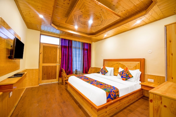 Deluxe Room | Egyptian cotton sheets, premium bedding, in-room safe, free WiFi - Fabhotel Brave Knight (Manali)
