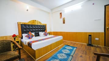 Egyptian cotton sheets, premium bedding, in-room safe, free WiFi