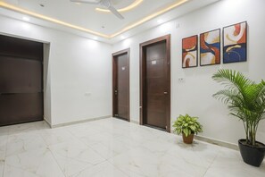 Lobby - FabHotel JP Villa (Varanasi)