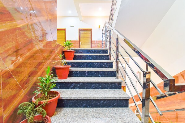 Lobby - Fabhotel V Five (Jaipur)