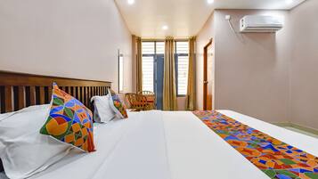 Egyptian cotton sheets, premium bedding, in-room safe, free WiFi