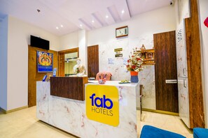 Reception - Fabhotel Lohgarh Inn (Amritsar)