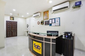 Reception - Fabexpress Balaji Palace (Raipur)