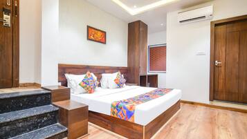 Egyptian cotton sheets, premium bedding, in-room safe, free WiFi