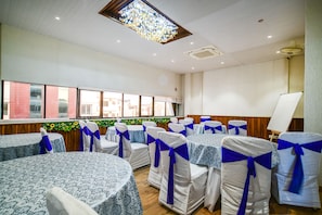 Restaurant - Fabhotel Awadhvue (Indore)