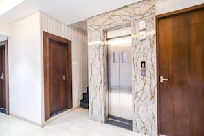 Lobby - Fabhotel Awadhvue (Indore)
