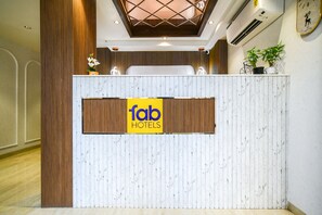 Reception - Fabhotel Awadhvue (Indore)