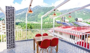 Lobby sitting area - Fabhotel Outhills (Manali)