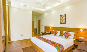 Egyptian cotton sheets, premium bedding, in-room safe, free WiFi - Fabhotel Outhills (Manali)