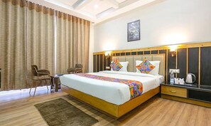 Egyptian cotton sheets, premium bedding, in-room safe, free WiFi - Fabhotel Outhills (Manali)