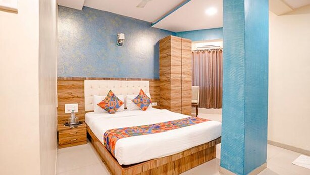 Egyptian cotton sheets, premium bedding, in-room safe, free WiFi - FabExpress Sarah Gold (Mumbai)