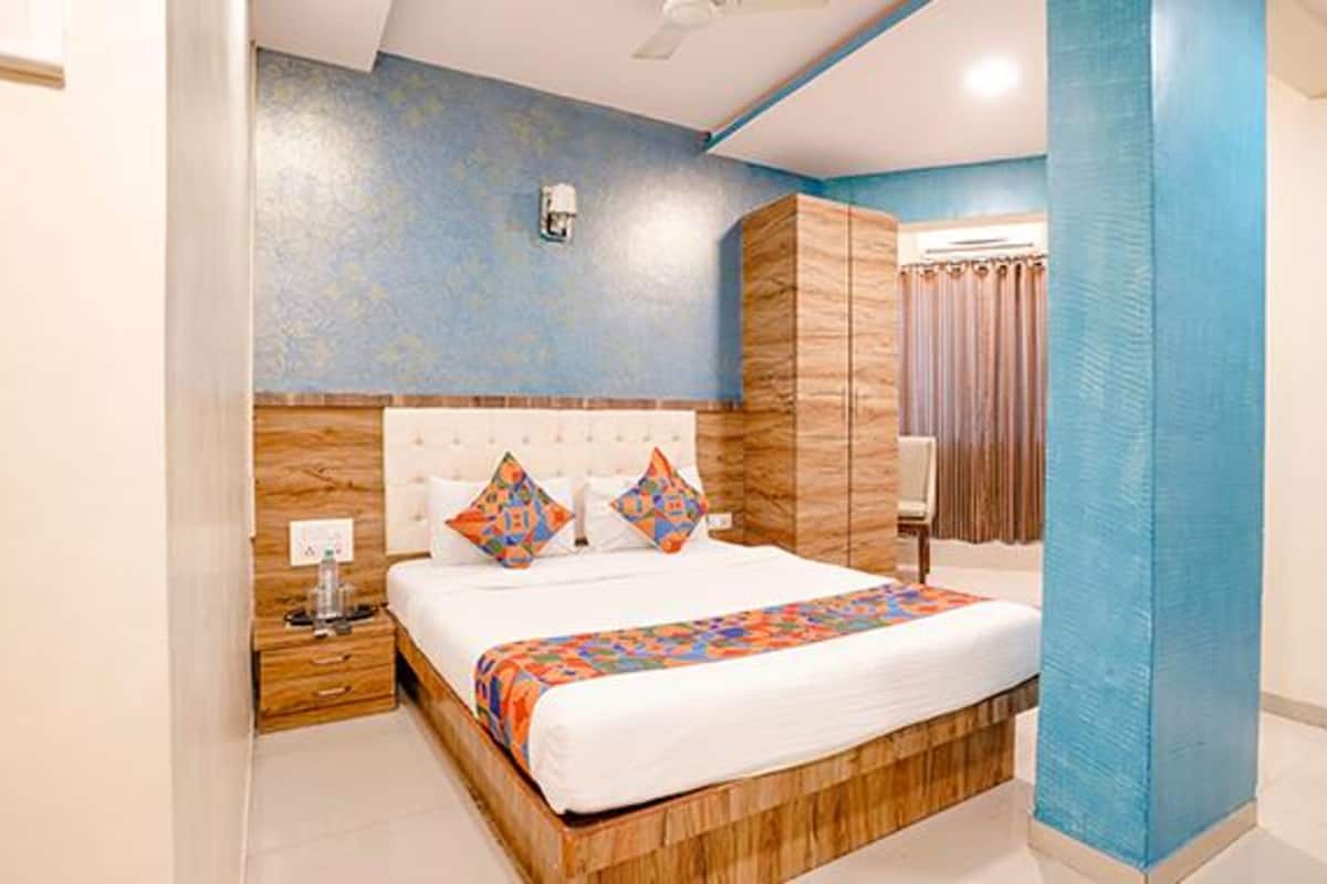Deluxe Room | Egyptian cotton sheets, premium bedding, in-room safe, WiFi (free)