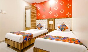 Egyptian cotton sheets, premium bedding, in-room safe, free WiFi - FabExpress Sarah Gold (Mumbai)