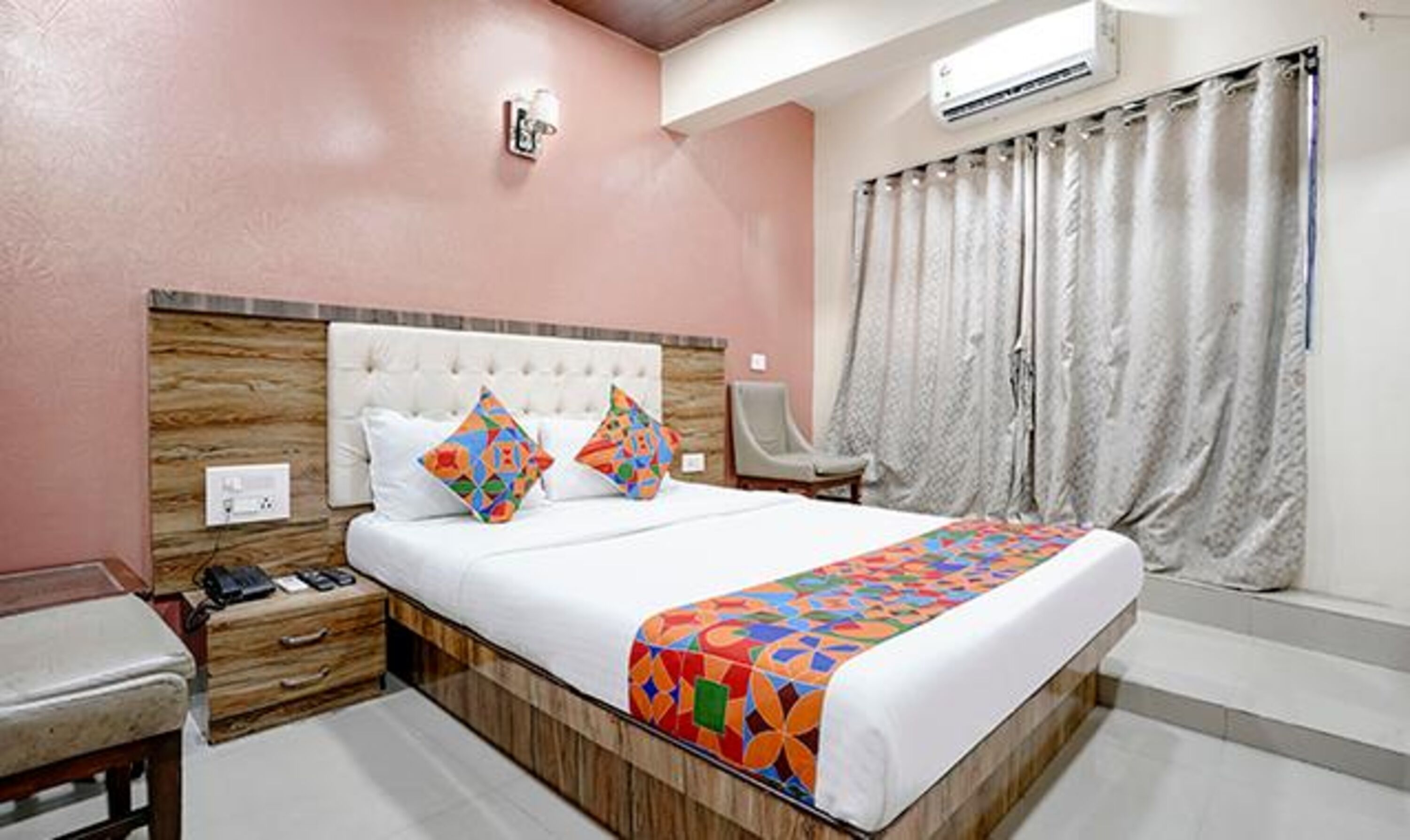 Egyptian cotton sheets, premium bedding, in-room safe, free WiFi