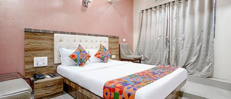 Egyptian cotton sheets, premium bedding, in-room safe, free WiFi