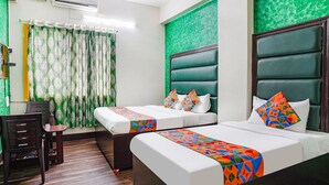 Egyptian cotton sheets, premium bedding, in-room safe, WiFi (free) - FabHotel Pavithraa Edition (Bengaluru)