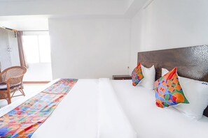 Egyptian cotton sheets, premium bedding, in-room safe, free WiFi - FabExpress California Inn (Kodaikanal)