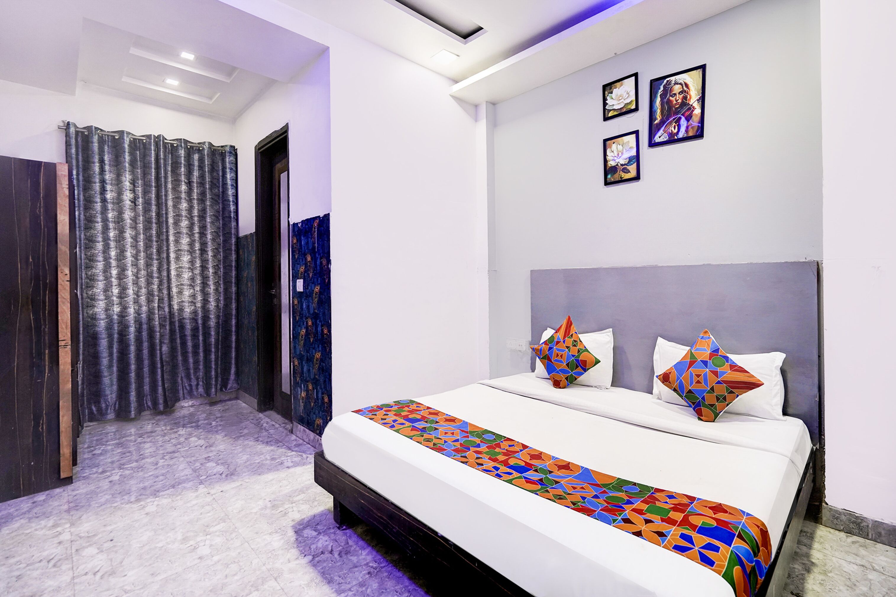 Egyptian cotton sheets, premium bedding, in-room safe, free WiFi