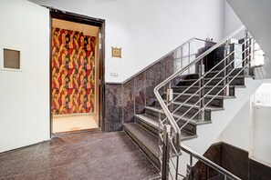 Lobby - Fabhotel Season Grand (New Delhi)