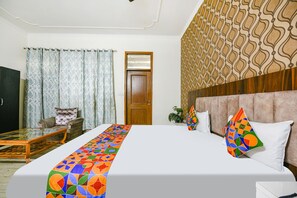 Egyptian cotton sheets, premium bedding, in-room safe, soundproofing - Fabexpress Winsome Inn (Noida)
