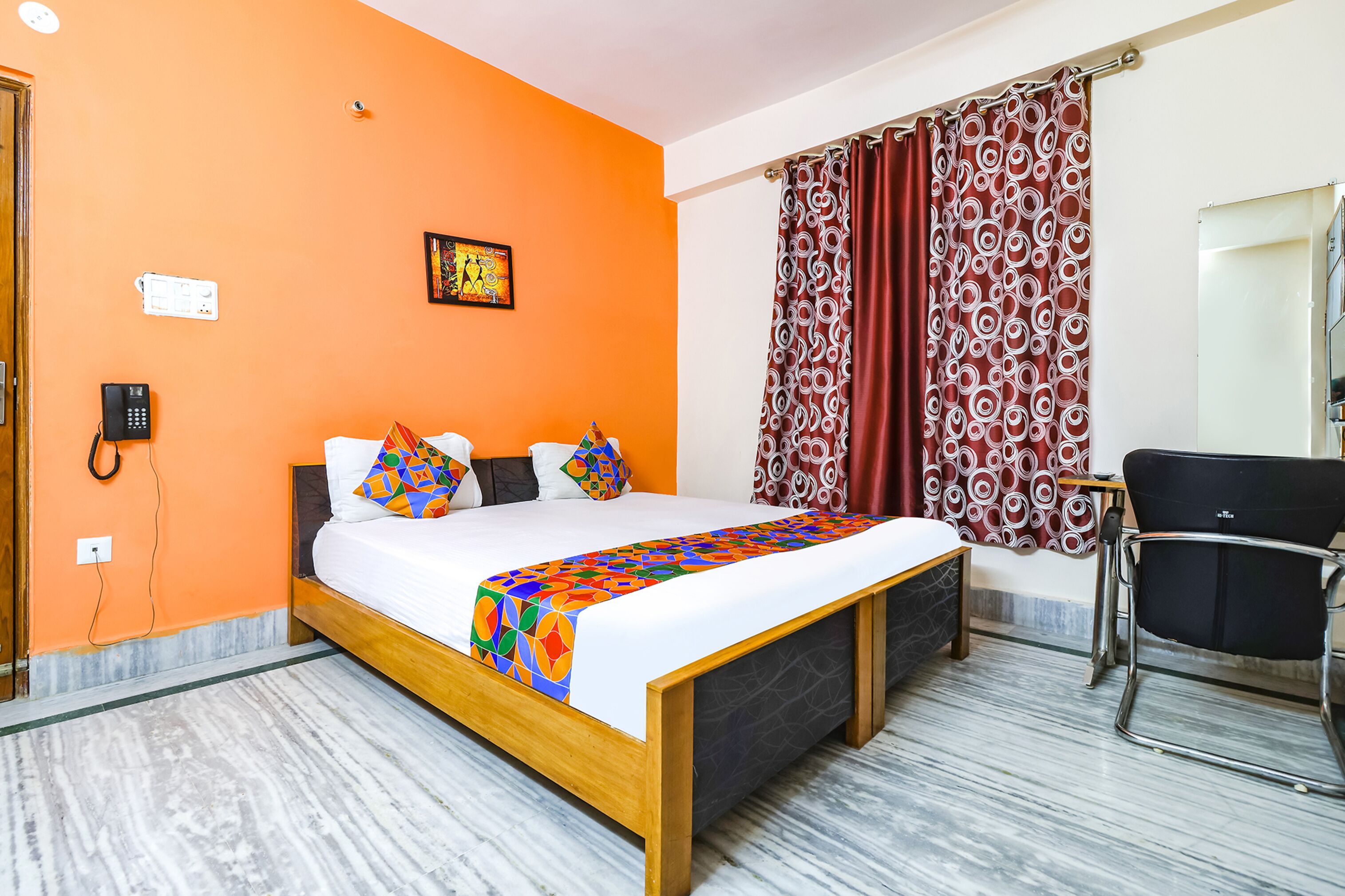 Egyptian cotton sheets, premium bedding, in-room safe, free WiFi